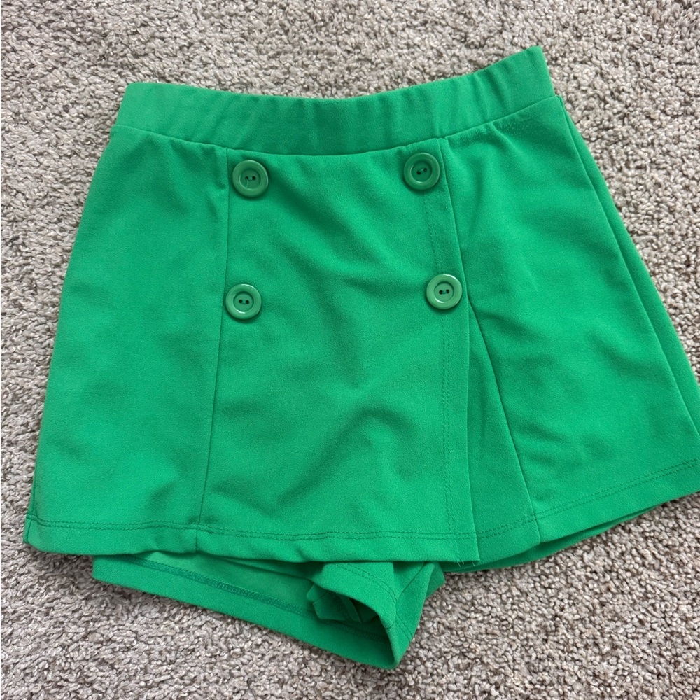 Papaya Green Buttoned Women Shorts